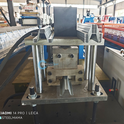 ماشین برش پرنده با سرعت بالا بدون توقف Furring Channel Roll Forming Machine
